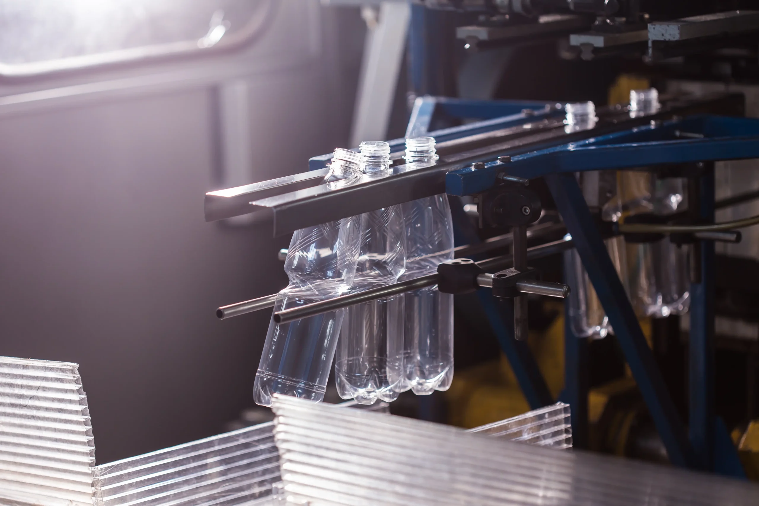 close-up-from-bottle-industry-closeup-mineral-water-bottles-raw-lines (1)